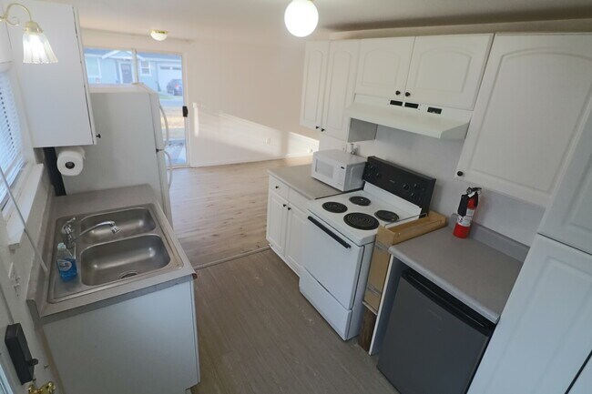 Building Photo - 2344 Trenton Ave
