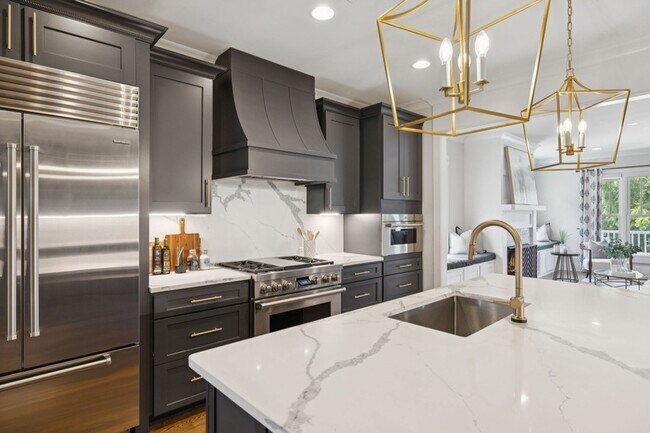 Building Photo - 2310 Vaulx Ln