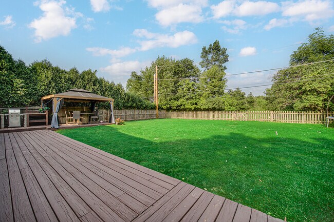 Building Photo - 23327 Wildwood Ln