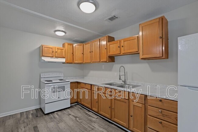Building Photo - 2528 Luz Dr