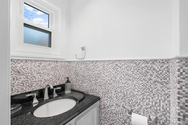 Building Photo - 10 Lundy Ln