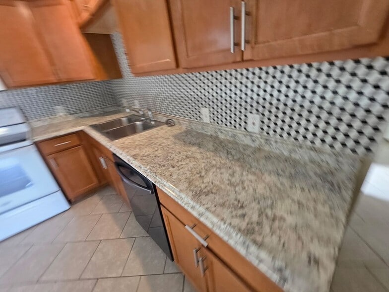 Building Photo - 2041 Fairplay St