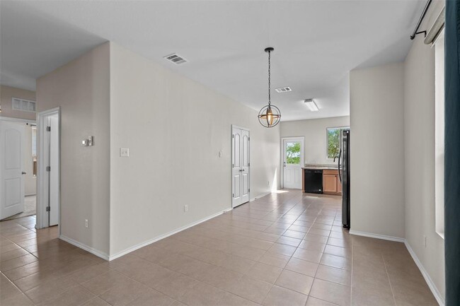 Building Photo - 133 Carlina Lp