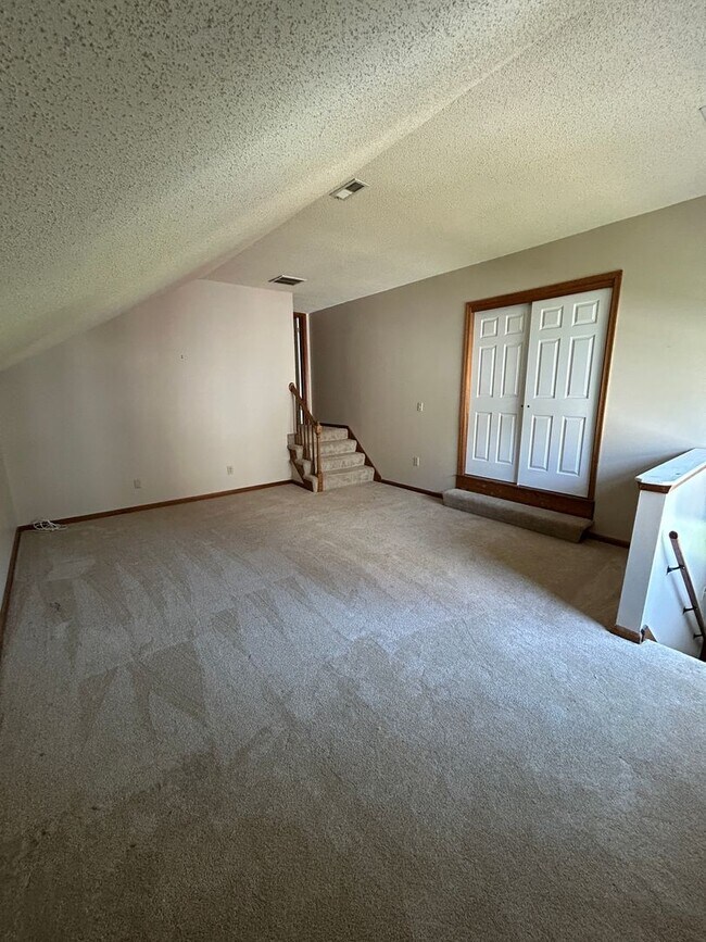 Building Photo - 4BD/2.5BA in Albemarle Acres Neighborhood ...
