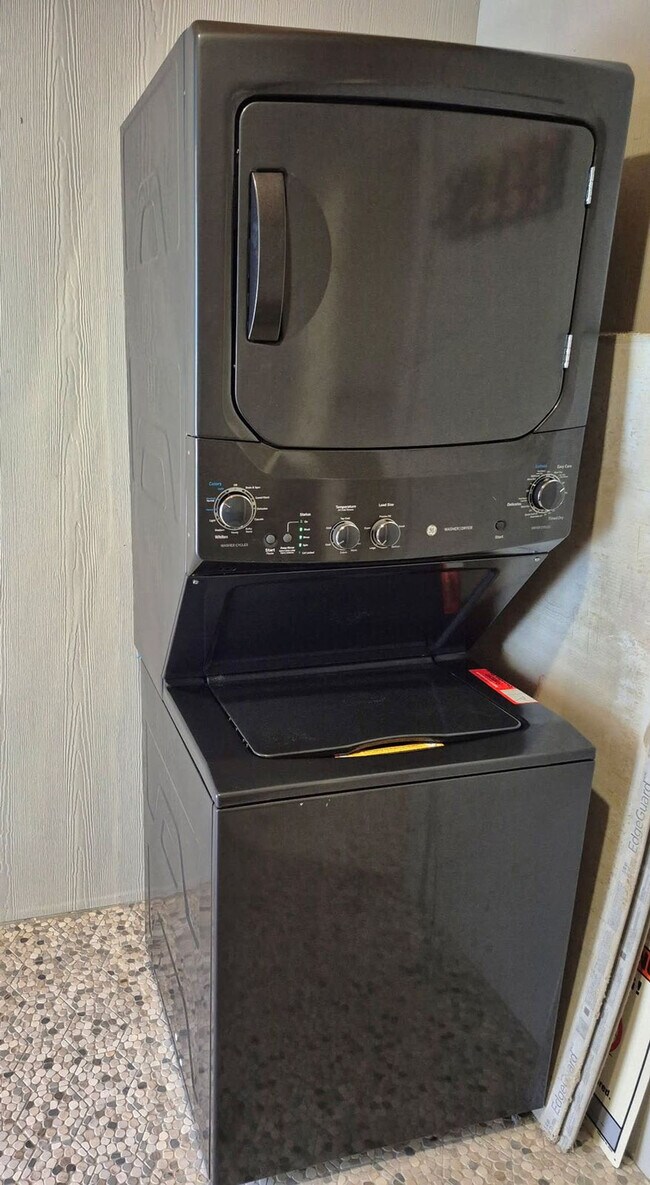 Building Photo - 2411 Avenue C