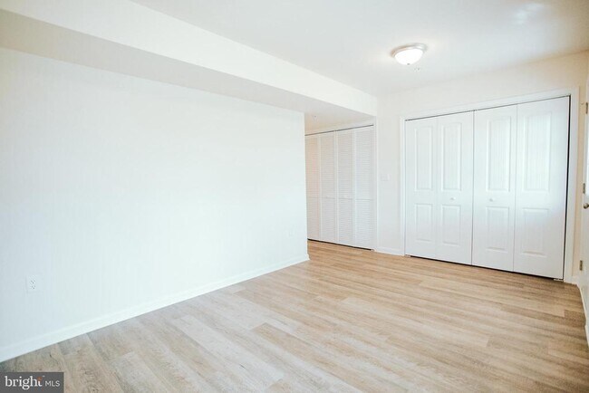 Building Photo - 112 Breezewood Dr