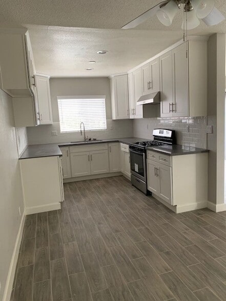 Primary Photo - 4015 W Adams Blvd