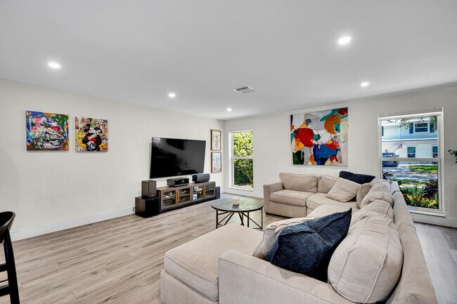 Building Photo - 10108 SW 53rd Ct