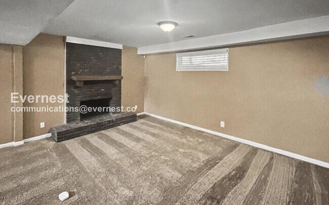 Building Photo - 3 Bed/2 Bath Home with Garage / Pet-Friendly / Vouchers Accepted / Available Now!