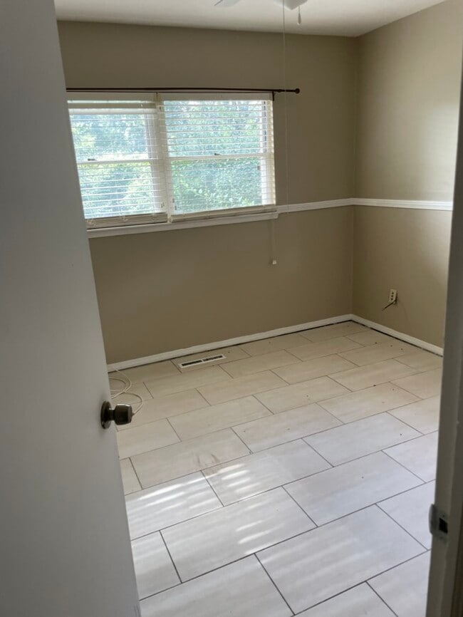 Building Photo - 2517 S 51st Terrace