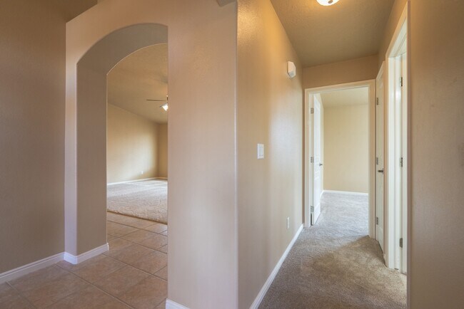 Building Photo - Dog Friendly 3 Bedroom Home In Painted Desert