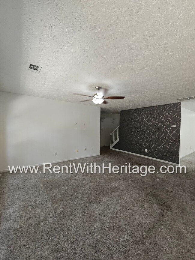 Building Photo - Gorgeous 5 bedroom, 2.5 bath / Attention t...