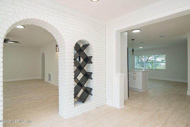 Building Photo - 111 Zoratoa Ave