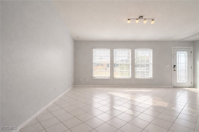 Building Photo - 3107 SW 15th Ave