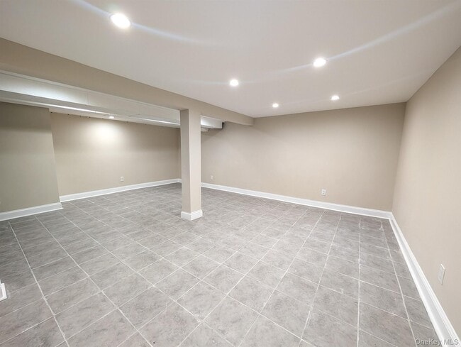Building Photo - 12 Somerset Dr