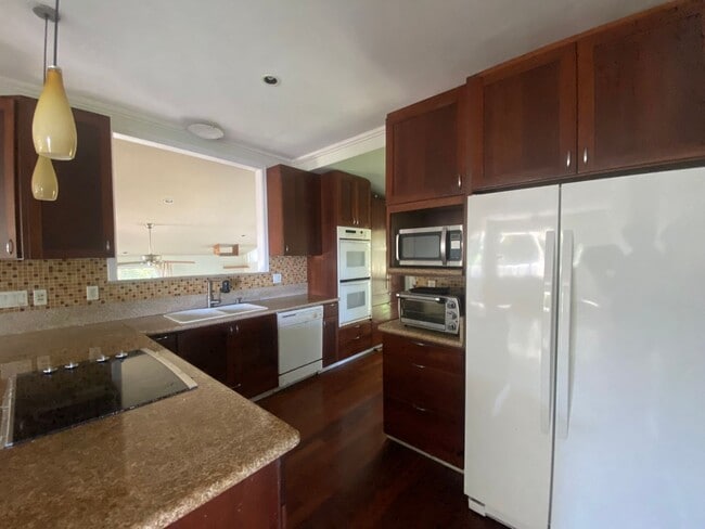 Building Photo - Large 3 Bed, 2 bath plus bonus room with w...