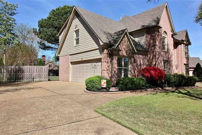 Building Photo - 2345 Linkenholt Dr