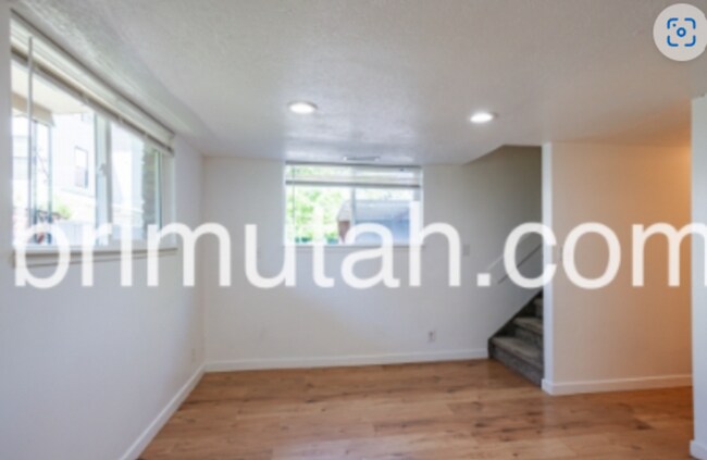 Building Photo - 2590 S 800 E