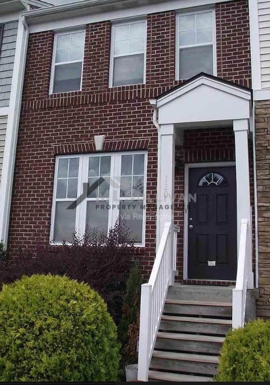 Building Photo - 100 Stratford Lakes Dr