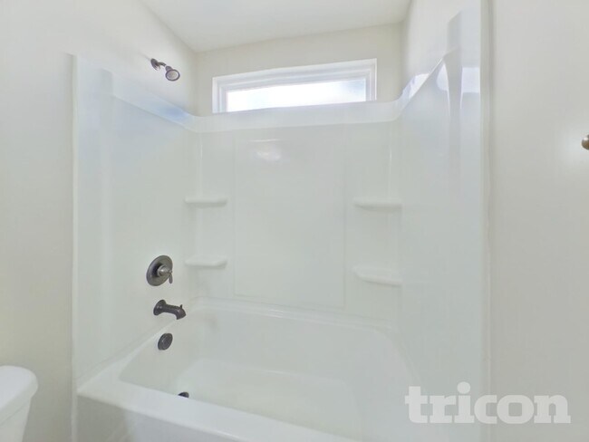 Building Photo - 715 Pollyanna Dr