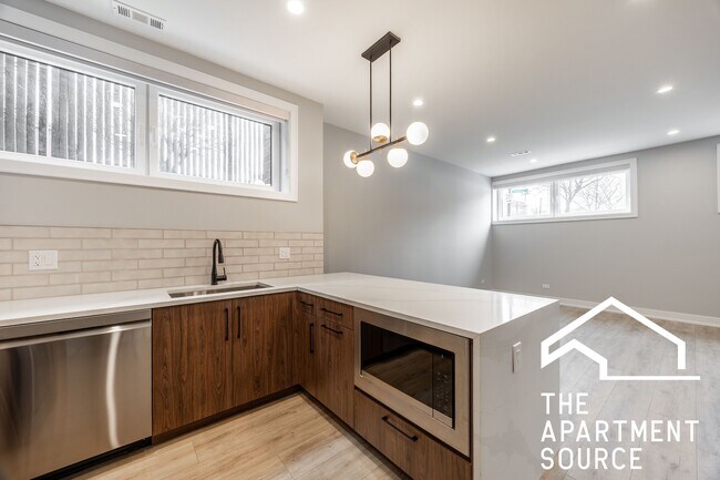 Building Photo - 2355 W Flournoy St