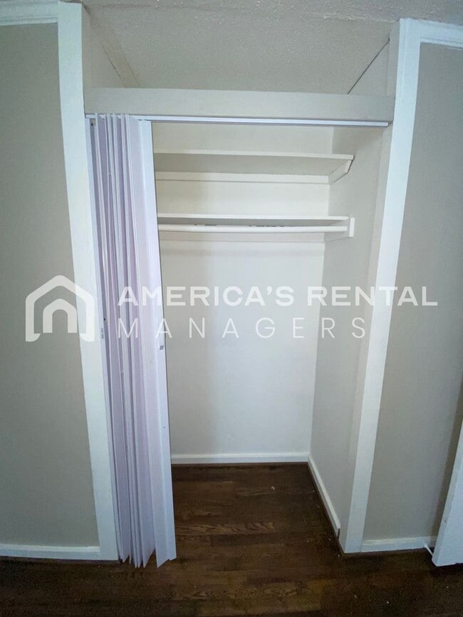 Building Photo - 104/105 7th Ave SE