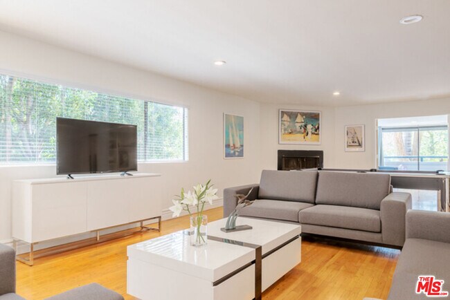 Building Photo - 110 N Barrington Ave