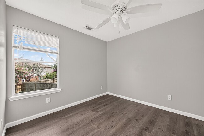 Building Photo - 19451 Nasworthy Dr