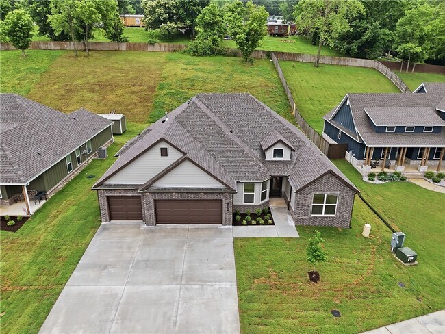 Building Photo - 1229 Bunker Dr