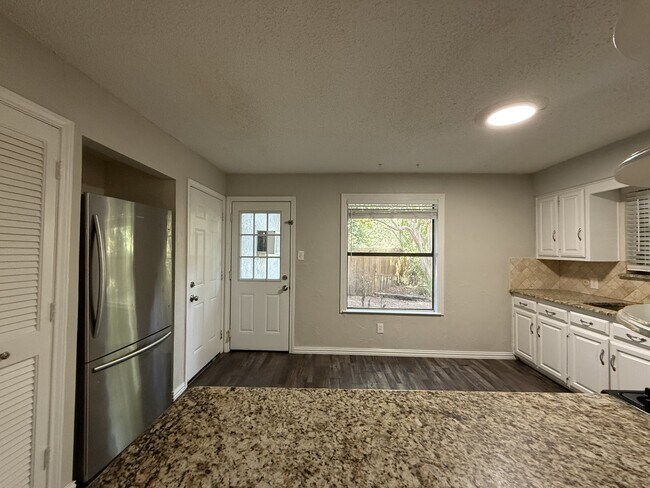 Building Photo - 5040 Thunder Rd
