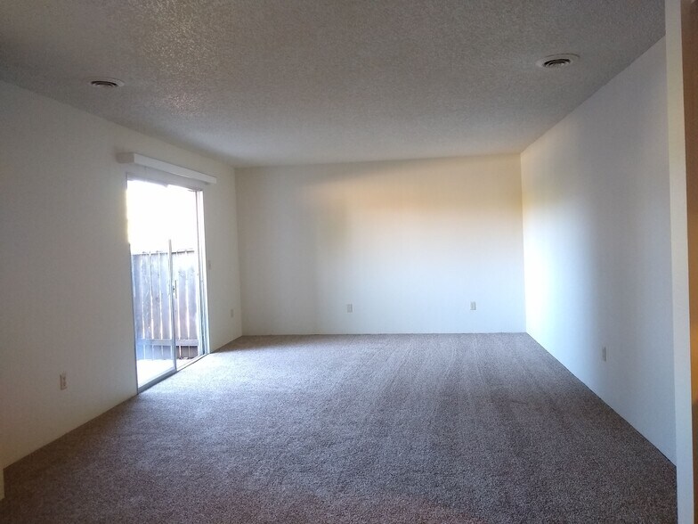 Living room - 1960 S Dora St