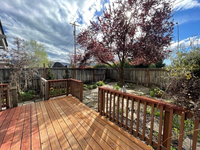 Building Photo - ALL UTILITIES INCLUDED - Country Home in the county on 1/2 Acre lot