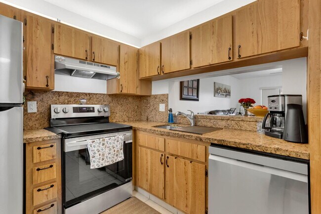 Building Photo - 2423 NW 89th Dr