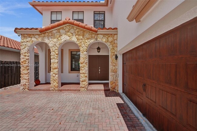 Building Photo - 1007 NW 99th Ct