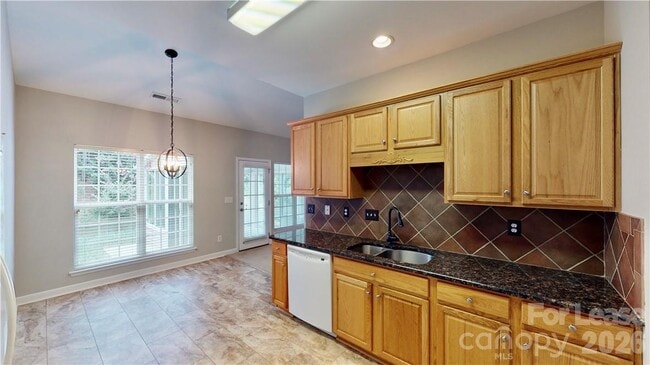 Building Photo - 8321 Suttonview Dr