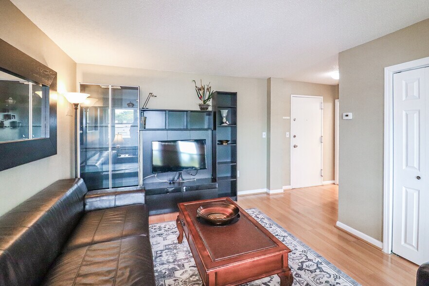 Building Photo - 40 Owen St