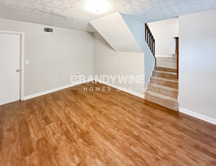 Building Photo - 5565 La Fleur Trail