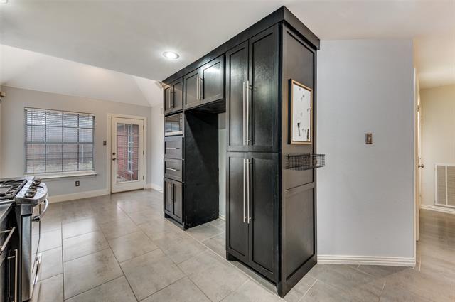 Building Photo - 3141 Riverside Dr