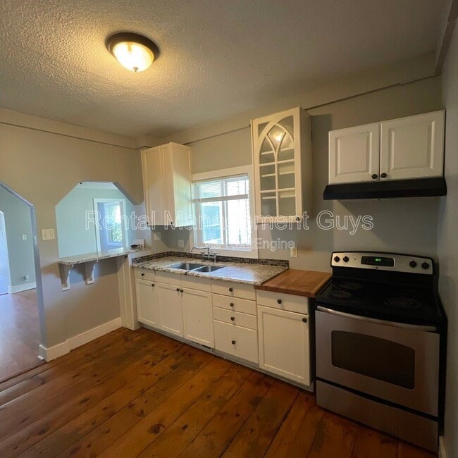 Primary Photo - 2527 Washington St NE