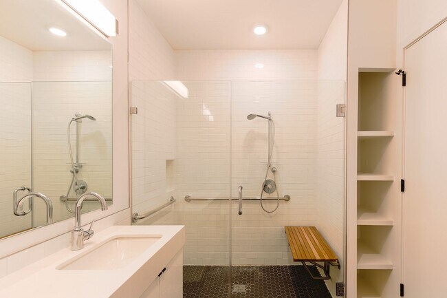 Building Photo - Terrific One Bedroom Condo in Truxton Circle!