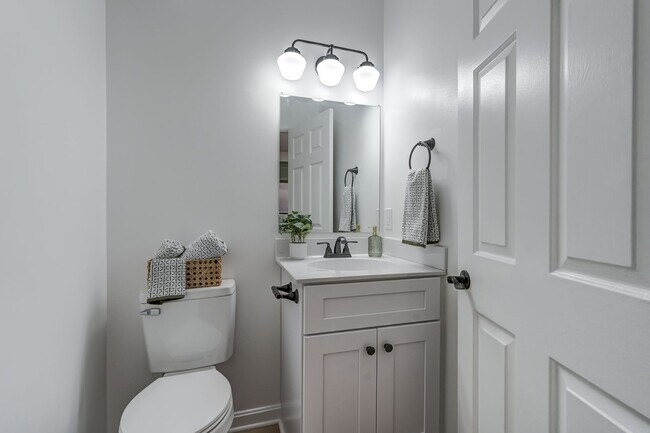 Building Photo - Completely Renovated 3 Bedroom Belmont Townhome Available Now!