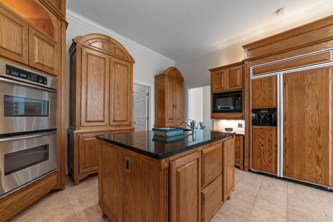 Building Photo - 450 Cox Rd