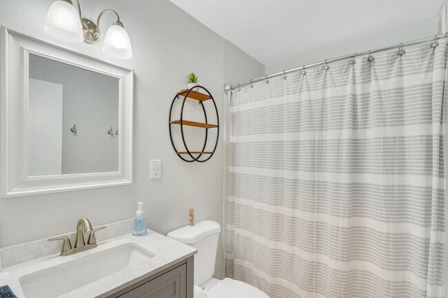 Building Photo - 307 W Waldburg Ln