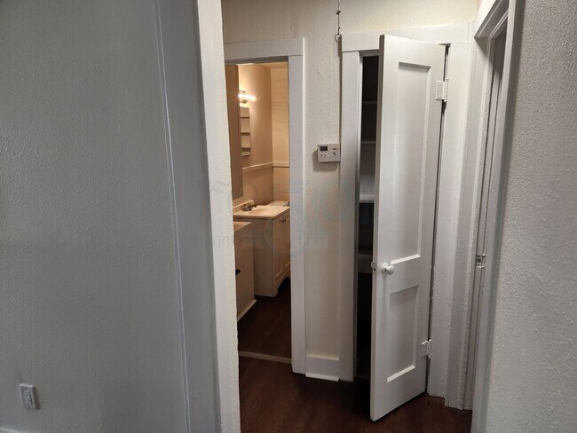 Building Photo - *Availabe Soon* Completely Remodeled Home!