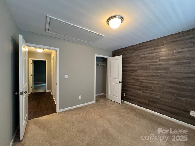 Building Photo - 2198 Laurens Dr