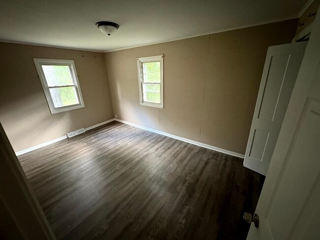 Building Photo - 5115 Maple Hill Dr