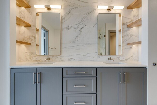 Building Photo - 2 Bedroom Luxury Condo w/ Exquisite Design and World-class Service