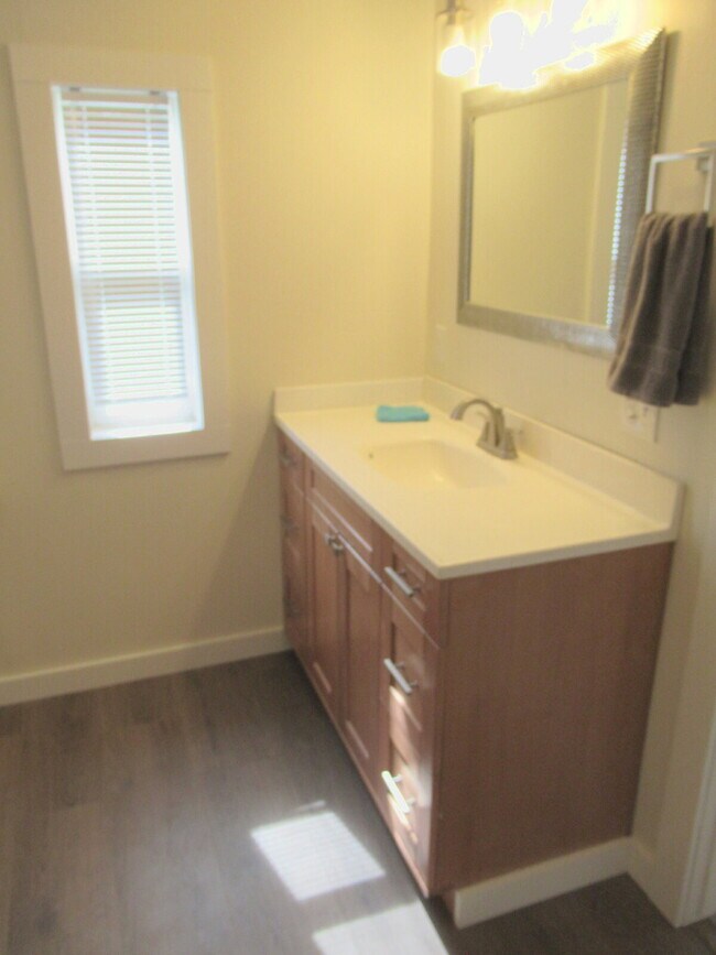 Building Photo - Beautifully Updated Home with Dual Owner S...