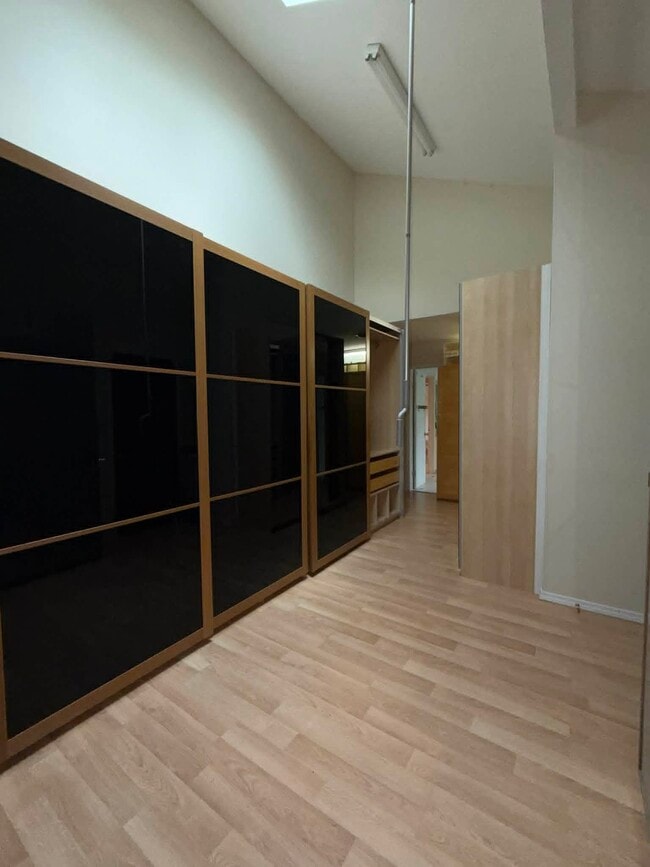 Building Photo - 3110 Jacaranda Dr
