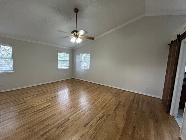 Building Photo - Spacious and Perfectly located 4/2 home in...
